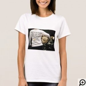 Pasan ko ang daigdig pero ano man ang mangyari SMILE pa rin ako Filipino Hugot T-shirt